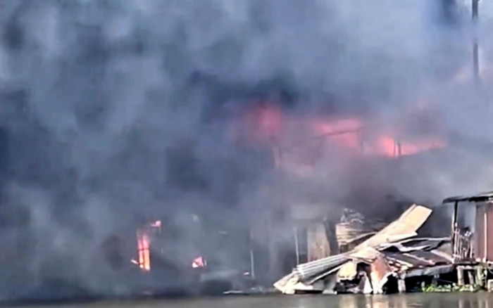 Cháy lớn thiêu rụi 6 căn nhà Ảnh 2