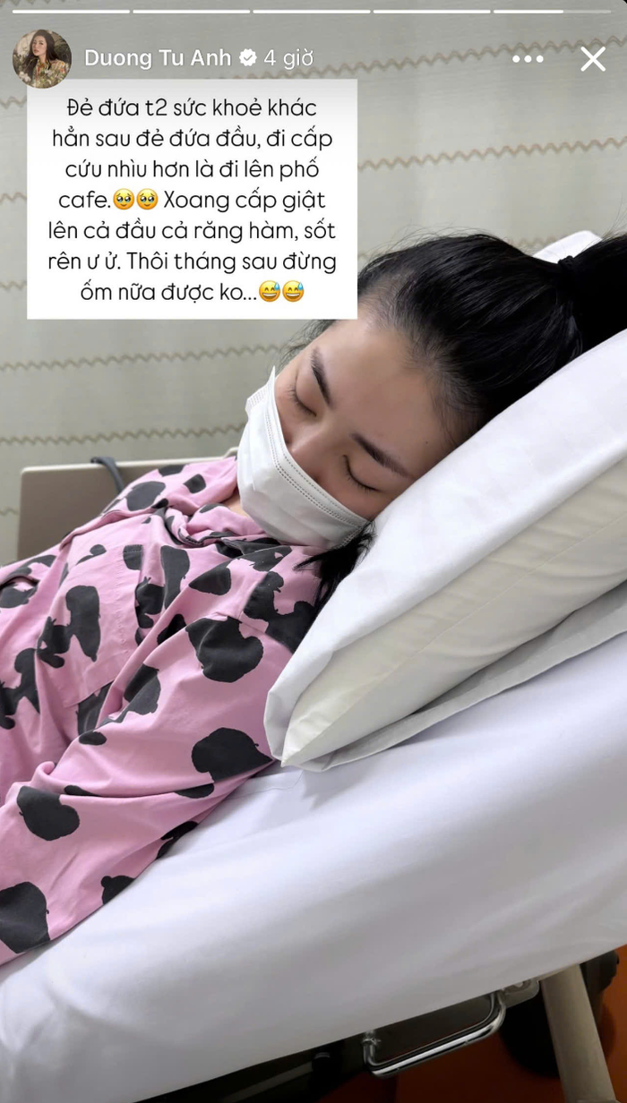 Á hậu Tú Anh lộ rõ vẻ mệt mỏi khi đi cấp cứu. Ảnh: FBNV