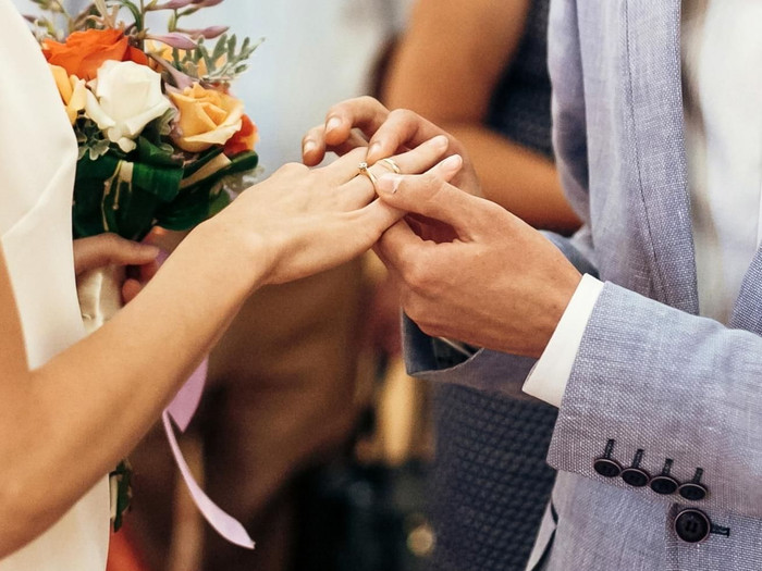 Ngày đám cưới, chú rể 'tái mặt' khi phát hiện người mình cưới là mẹ vợ Ảnh 2