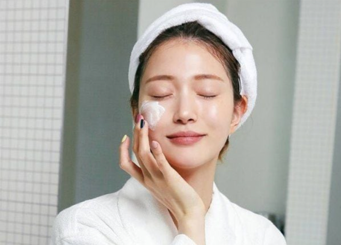 Nên dặm lại kem chống nắng sau 2 giờ để đạt hiệu quả bảo vệ da. (Ảnh minh họa)