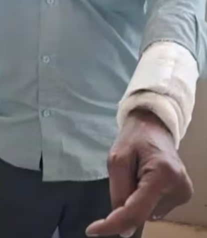 Đến bệnh viện cùng con trai, người cha câm điếc bị phẫu thuật nhầm Ảnh 2