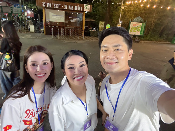 Hoa hậu Tiểu Vy, ca sĩ Phương Thanh và diễn viên Minh Luân hào hứng cho buổi tổng hợp luyện lần thứ 2.