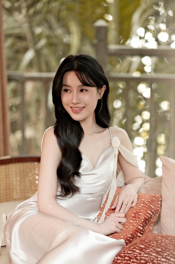 Bạn đời của Vũ Cát Tường sở hữu nhan sắc xinh đẹp, vóc dáng nóng bỏng cùng 'pro5' khủng. (Ảnh: FBNV)