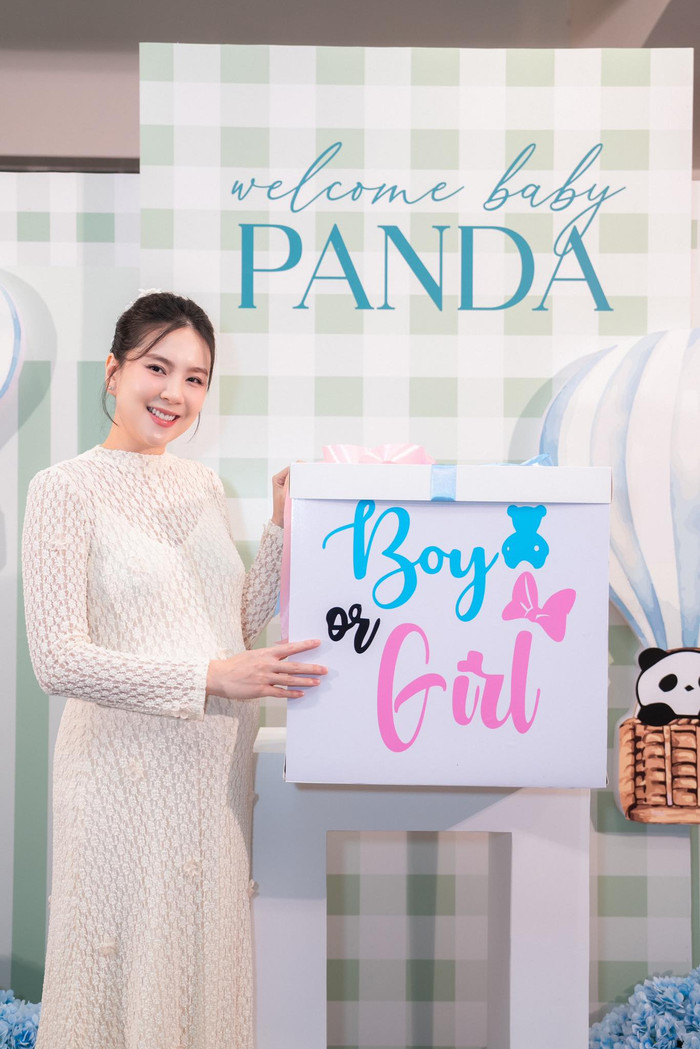 MC Mai Ngọc trong tiệc công bố giới tính con đầu lòng. Ảnh: FBNV