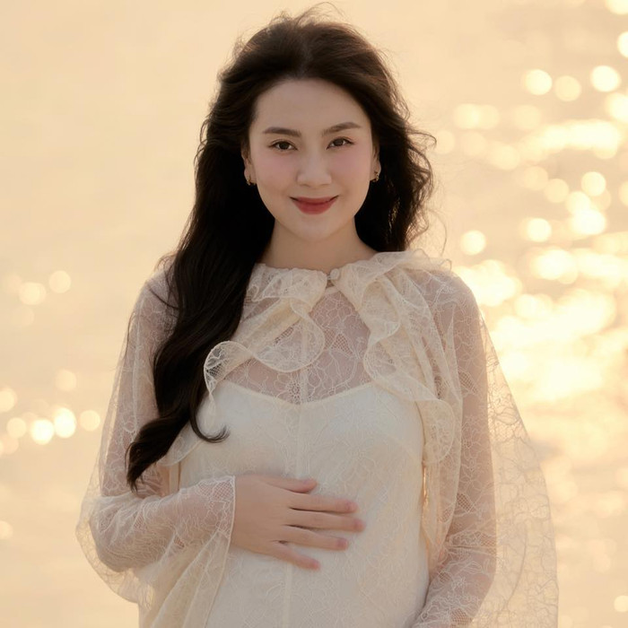 MC Mai Ngọc chăm chỉ chụp nhiều bộ ảnh trong thời gian mang thai. Ảnh: FBNV