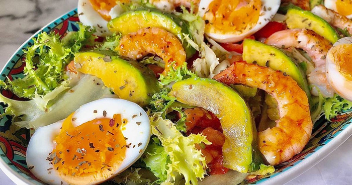 Quả bơ có thể được chế biến thành salad. (Ảnh minh họa từ Internet)