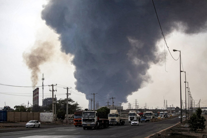 Cảng thương mại phát nổ khiến 14 người chết, 750 người bị thương Ảnh 1