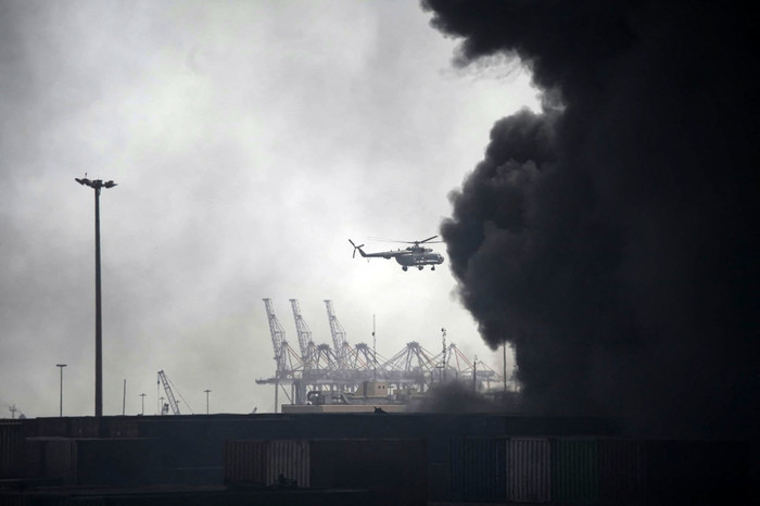 Cảng thương mại phát nổ khiến 14 người chết, 750 người bị thương Ảnh 2