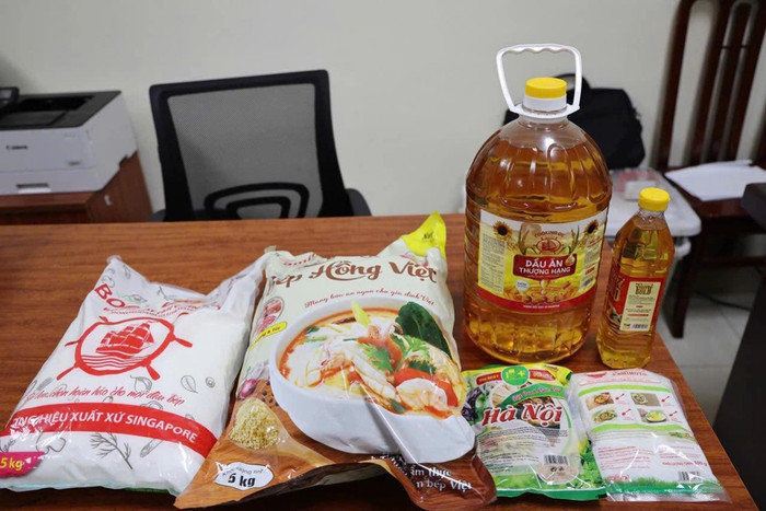 Các sản phẩm mì chính, hạt nêm, dầu ăn giả. Ảnh: VNE