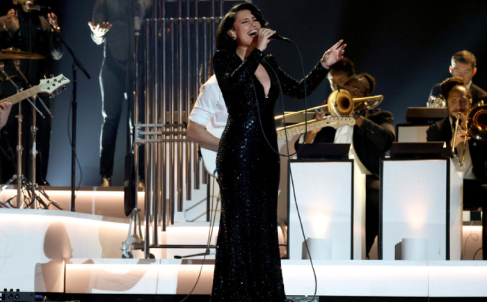 RAYE: Từ nghệ sĩ bị chối bỏ đến giọng ca tỷ view Ảnh 3