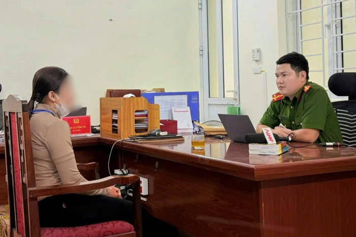 Chị N. đến Cơ quan Công an trình báo về việc bị lừa đảo 400 triệu đồng.