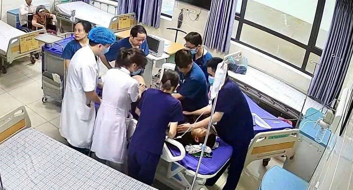Bộ Y tế vào cuộc vụ người nhà bệnh nhân gào thét, tấn công bác sĩ Ảnh 1
