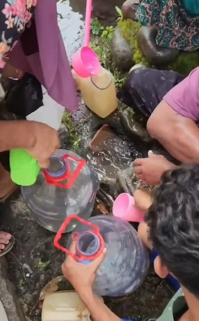 Sự thật về ao 'nước thánh' chữa bách bệnh, người dân kéo đến lấy về dùng Ảnh 2