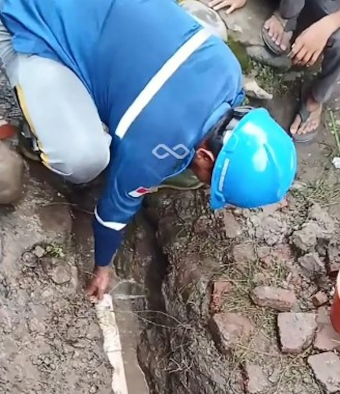 Sự thật về ao 'nước thánh' chữa bách bệnh, người dân kéo đến lấy về dùng Ảnh 3