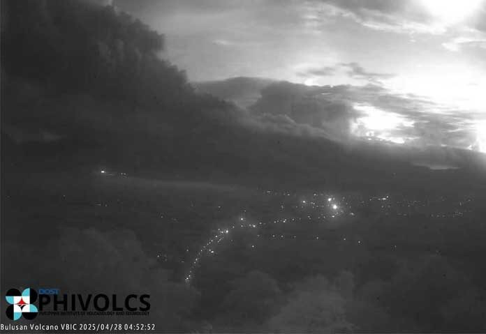 Núi lửa Philippines phun trào, xuất hiện 53 trận động đất Ảnh 2