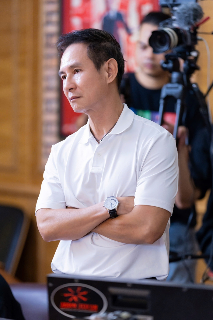 Lý Hải đang chịu một nghịch lý, chính là phim nhận nhiều ý kiến trái chiều nhưng vẫn đang dẫn đầu doanh thu.