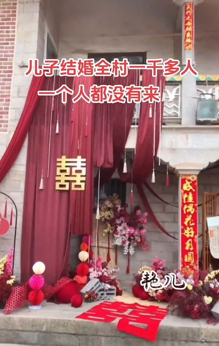 Cặp vợ chồng đãi tiệc cưới 100 bàn, 'méo mặt' vì không một khách đến dự Ảnh 1