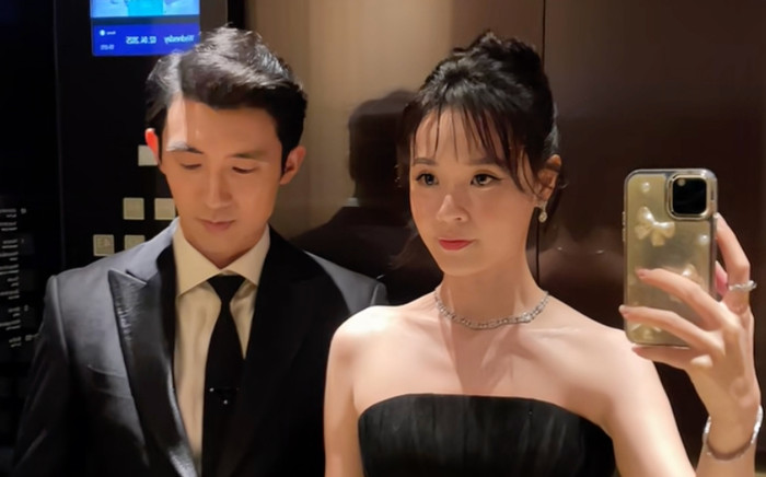 Thái độ gây chú ý của chồng thiếu gia đối với Midu tại sự kiện Ảnh 2