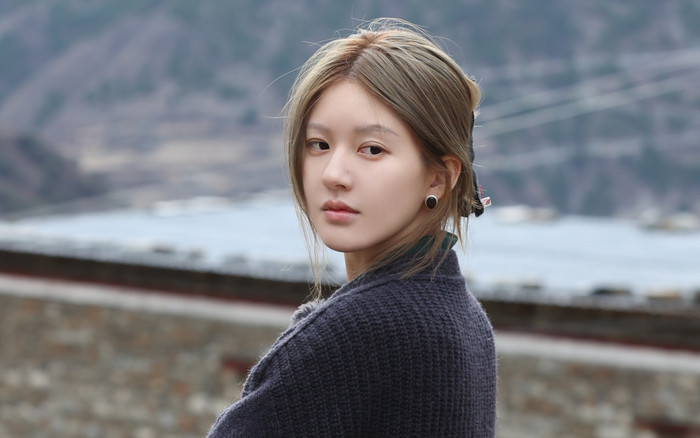 Triệu Lộ Tư kể khổ với người nghèo Ảnh 2