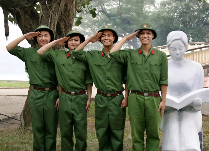 Mùi Cỏ Cháy tái hiện lại một trong những chương bi tráng nhất của lịch sử dân tộc: cuộc chiến 81 ngày đêm bảo vệ Thành cổ Quảng Trị năm 1972. 