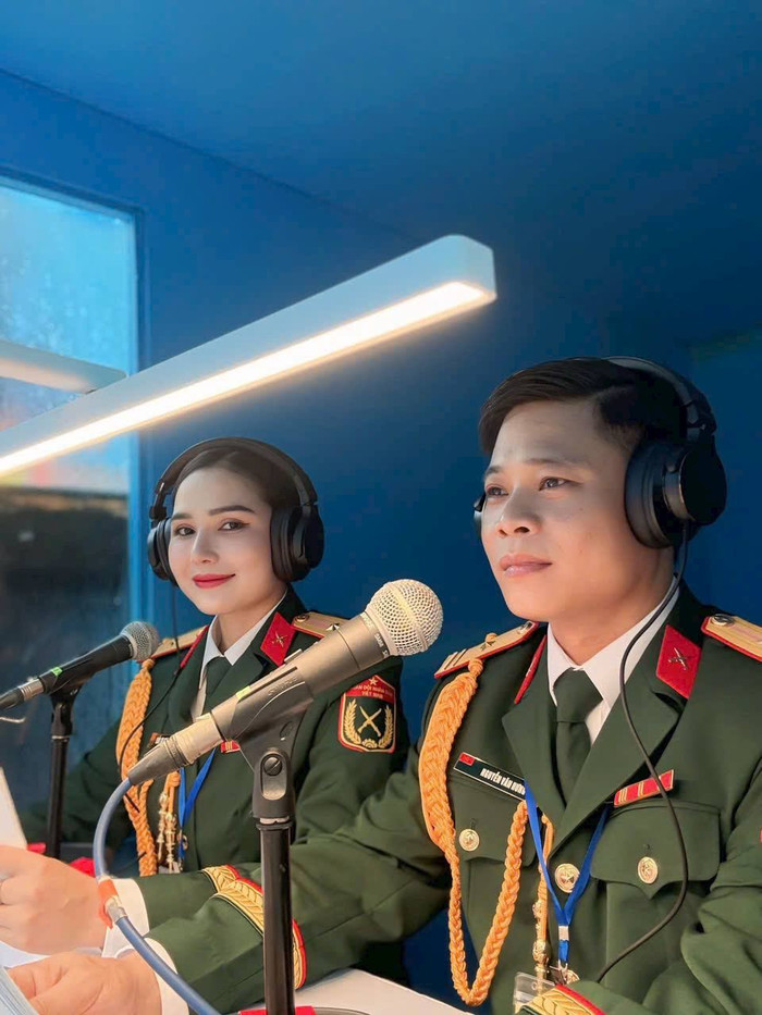 Thiếu tá Vũ vô cùng xúc động, tự hào khi được đảm nhận vai trò quan trọng trong dịp trọng đại này.