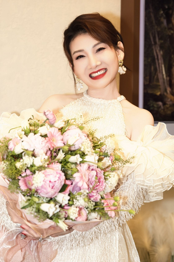 Showbiz 24h: NSND Mỹ Uyên thể hiện sự hồ hởi, trân trọng khi nhắc đến kỉ niệm 50 năm Giải phóng miền Nam, thống nhất Đất nước. Ảnh: FBNV