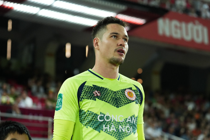 Thủ môn Nguyễn Filip đã chứng tỏ đẳng cấp khi có pha cứu thua xuất thần trước PSM Makassar. Ảnh: CLB CAHN