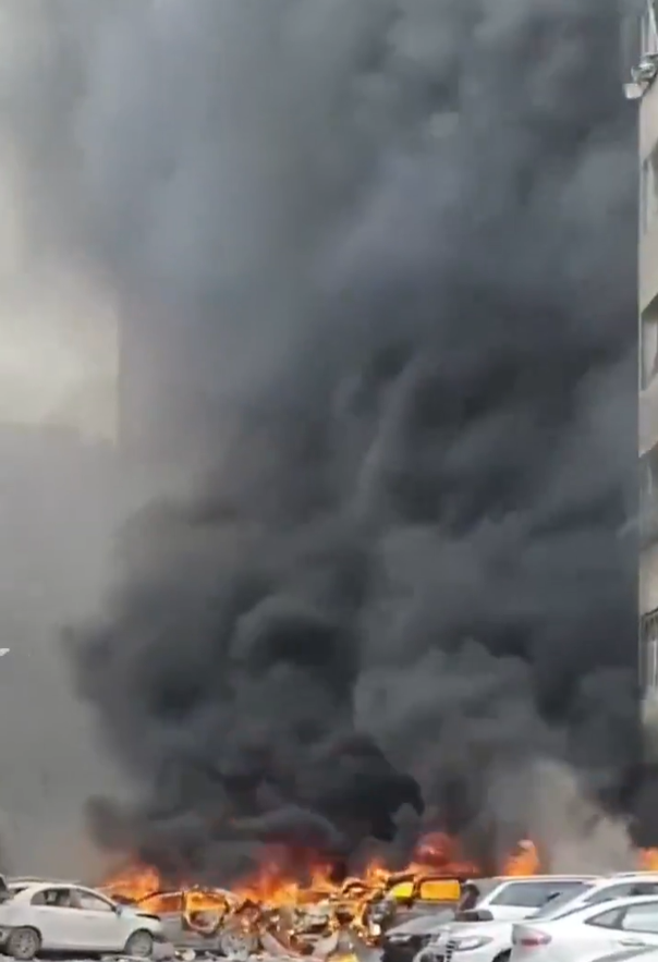 Vụ nổ lớn khiến ít nhất 17 người bị thương, lửa bao trùm khu dân cư Ảnh 2