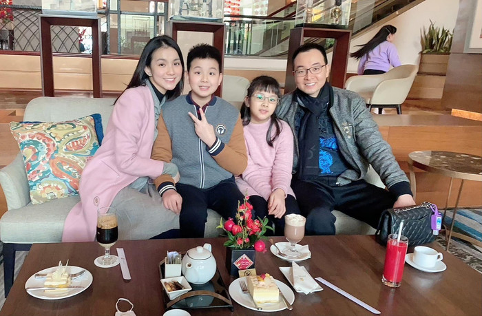 Gia đình hạnh phúc của Hoa hậu Thùy Lâm. (Ảnh FBNV)