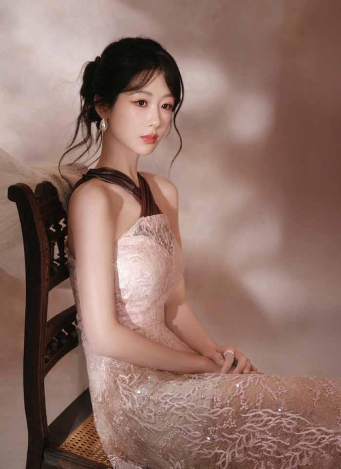 Những nam diễn viên trẻ muốn thành danh đều rất thích hợp tác với Dương Tử. (Ảnh: Weibo)