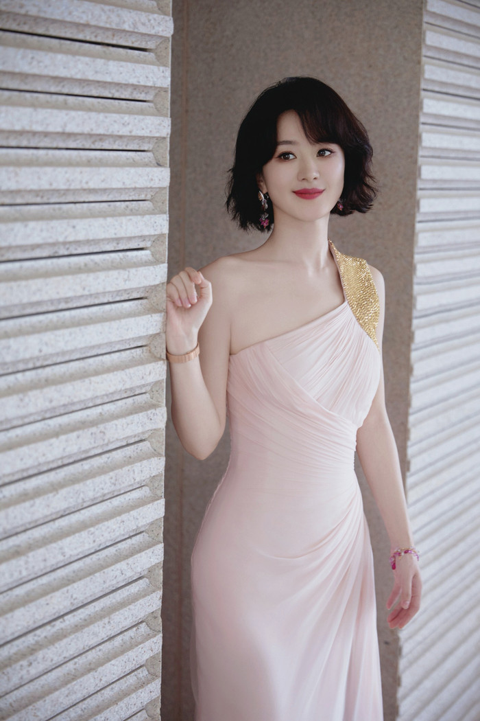 Triệu Lệ Dĩnh dễ có phim hot, lại có năng lực “vượng bạn diễn”. (Ảnh: Weibo)