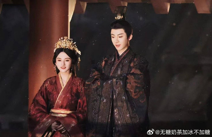 Khom Lưng là tác phẩm được khán giả mong đợi. Ảnh: Weibo 