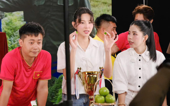 Mối quan hệ của Hoa hậu Thùy Tiên, Quang Linh Vlogs và Hằng Du Mục Ảnh 2