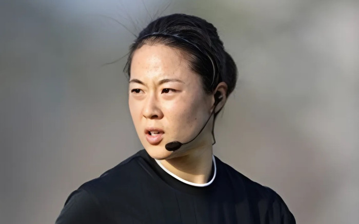 Quyết định gây tranh cãi của nữ trọng tài xinh đẹp ở trận U17 Việt Nam và Úc Ảnh 2