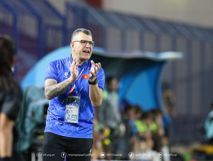 HLV U17 Việt Nam thừa nhận may mắn. Ảnh: VFF