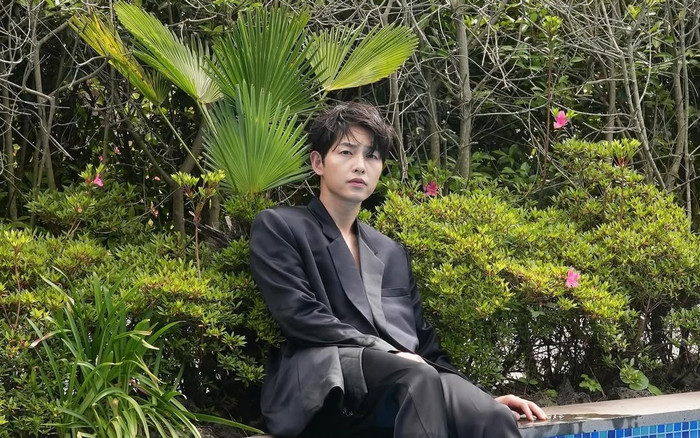 Song Joong Ki bị chê 'làm màu' Ảnh 2