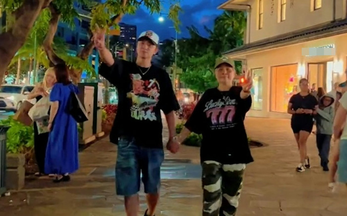 Nam ca sĩ vừa đi hát kiếm tiền vừa nuôi mẹ bị lẫn Ảnh 2