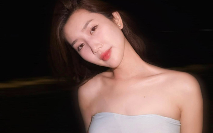 Thúy Ngân diện váy mỏng manh, khoe vẻ đẹp căng tràn ở tuổi 34 Ảnh 2