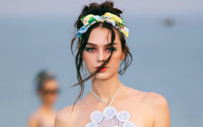 Những lần vợ Bùi Tiến Dũng khoe chân búp bê 'gây sốt' sàn diễn Ảnh 2