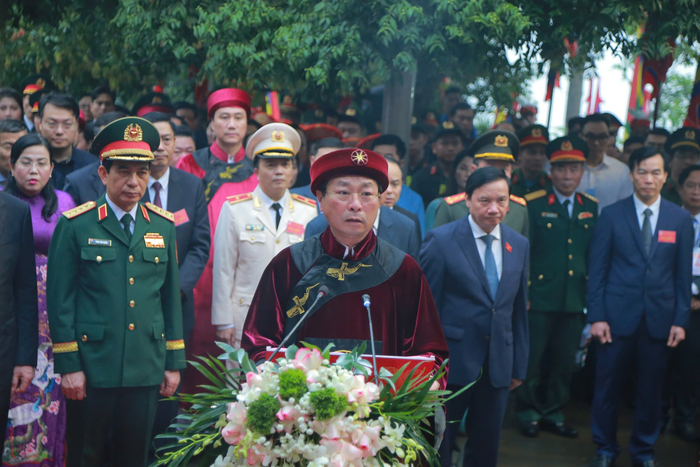 Chủ tịch UBND tỉnh Phú Thọ Bùi Văn Quang đọc Chúc văn tưởng niệm các Vua Hùng. (Ảnh: Khổng Chí/Báo Dân Việt)