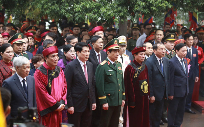 Chủ tịch nước Lương Cường cùng lãnh đạo Đảng, Nhà nước dâng hương tưởng nhớ các Vua Hùng Ảnh 2