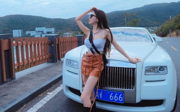 Nữ người mẫu đình đám bị bắt vì livestream bán kẹo ăn kiêng, thu lợi gần 300 triệu Ảnh 2