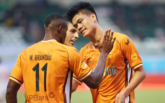 Học sinh lớp 12 cao 1m95 của HAGL khiến Tiến Linh im tiếng Ảnh 2