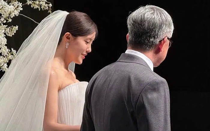 Đám cưới nữ ca sĩ tối 6/4: Giấu mặt chồng, yêu cầu khách mời không đăng mạng xã hội Ảnh 2