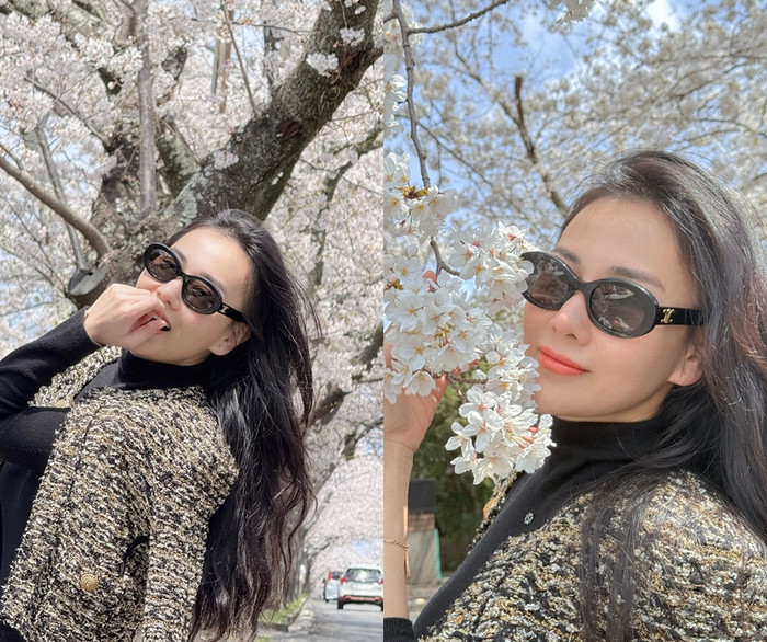Phương Oanh có chuyến đi du lịch đến Nhật Bản cùng chồng là Shark Bình để ngắm hoa anh đào đang vào mùa nở rộ. 