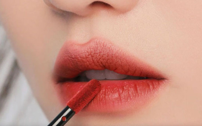 Môi mịn màng, son lên màu hoàn hảo: Bí quyết đánh son 'bài bản' không thể bỏ qua Ảnh 2