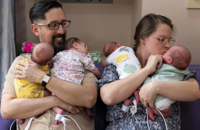 Người phụ nữ mang thai 4 con một lúc, kết quả sinh nở đầy mỹ mãn Ảnh 3