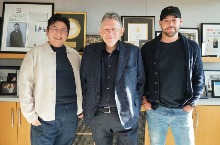 Nhà sản xuất âm nhạc Scooter Braun hiện là CEO của HYBE America.