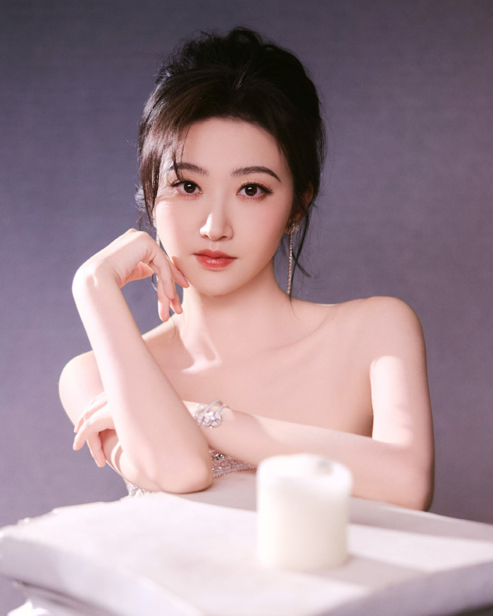 Cảnh Điềm bị Cơ quan Giám sát thị trường thành phố Quảng Châu xử phạt 7,2 triệu nhân dân tệ (tương đương hơn 25 tỷ đồng). Ảnh: Weibo