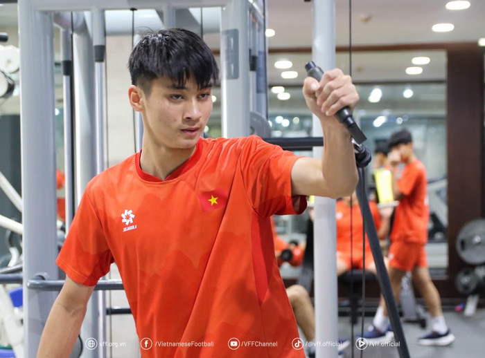 U17 Việt Nam chuẩn bị cho trận gặp UAE. Ảnh: VFF